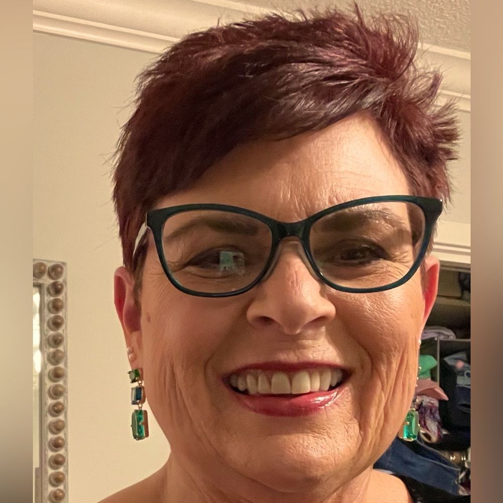Meet your Posher, Laura